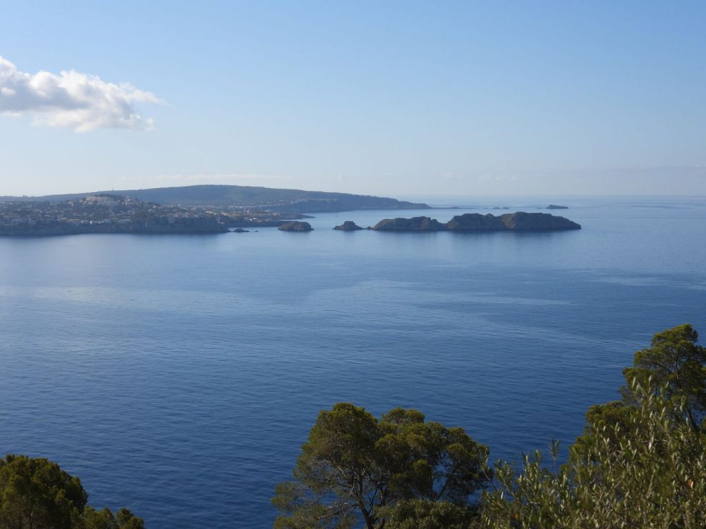 Vista de las islas Malgrats y la isla del Toro al fondo